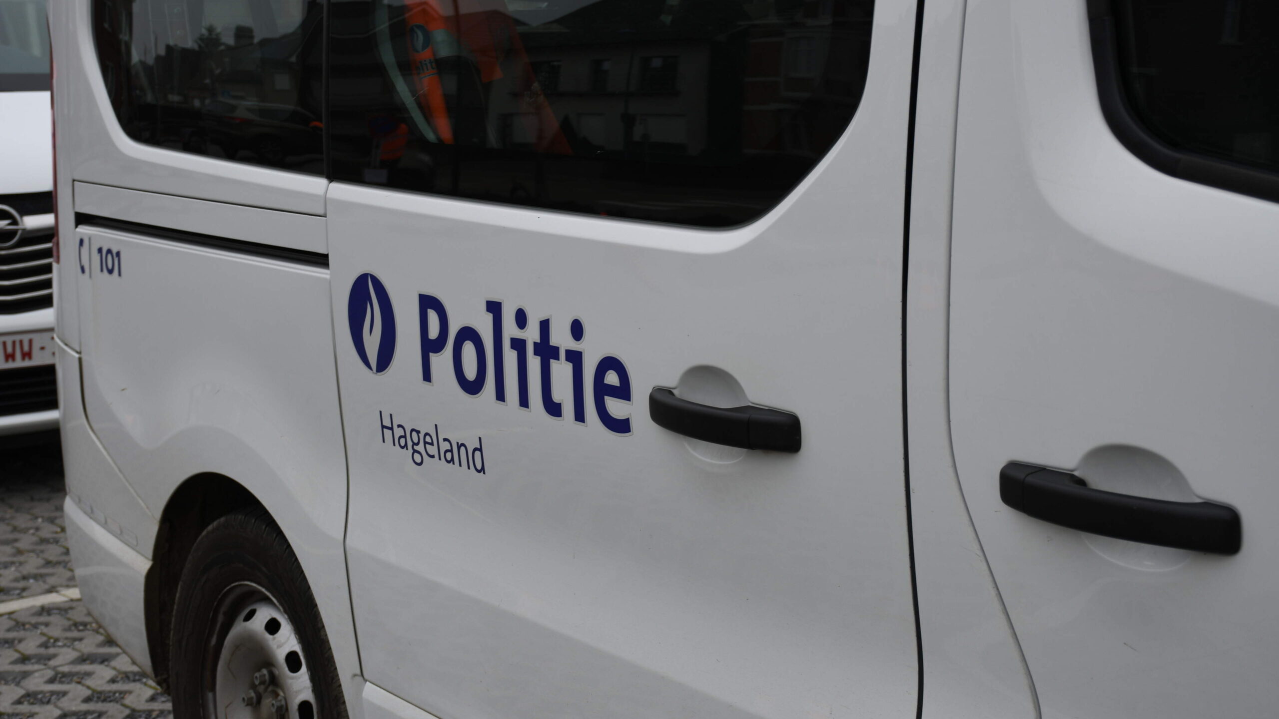 Onderzoek naar woninginbraken leidt tot arrestatie van twee verdachten.