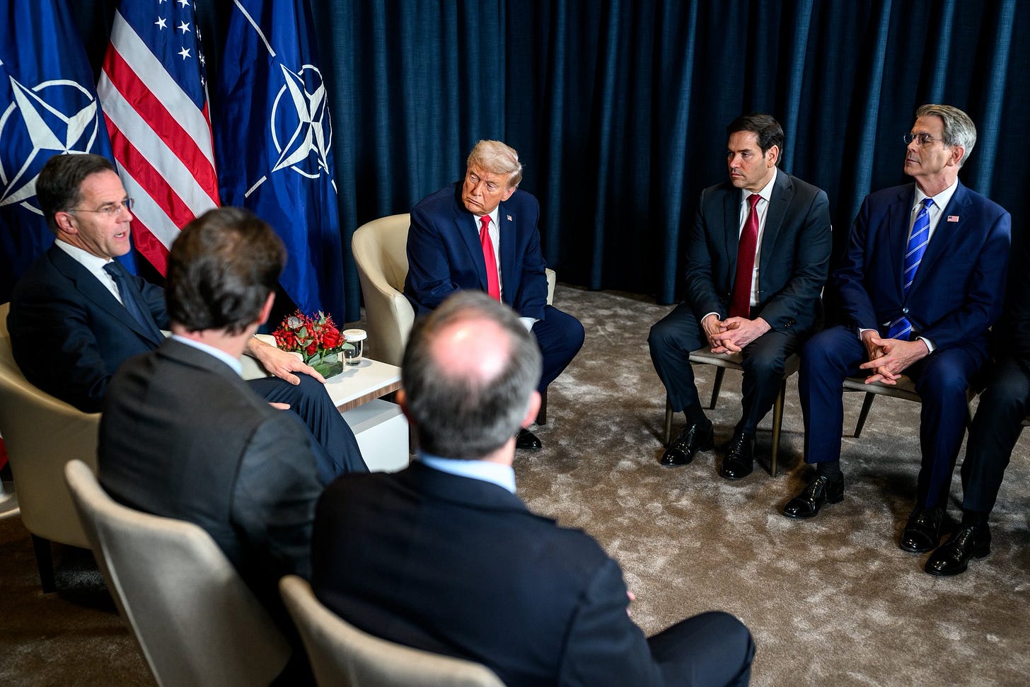 "Oorlog als Verdienmodel: De Amerikaanse Elite en de Verliesloze Business van Conflict!"