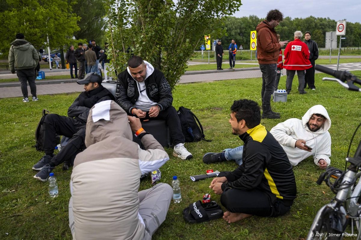 Op dit moment geen plek voor 30 asielzoekers in Ter Apel.