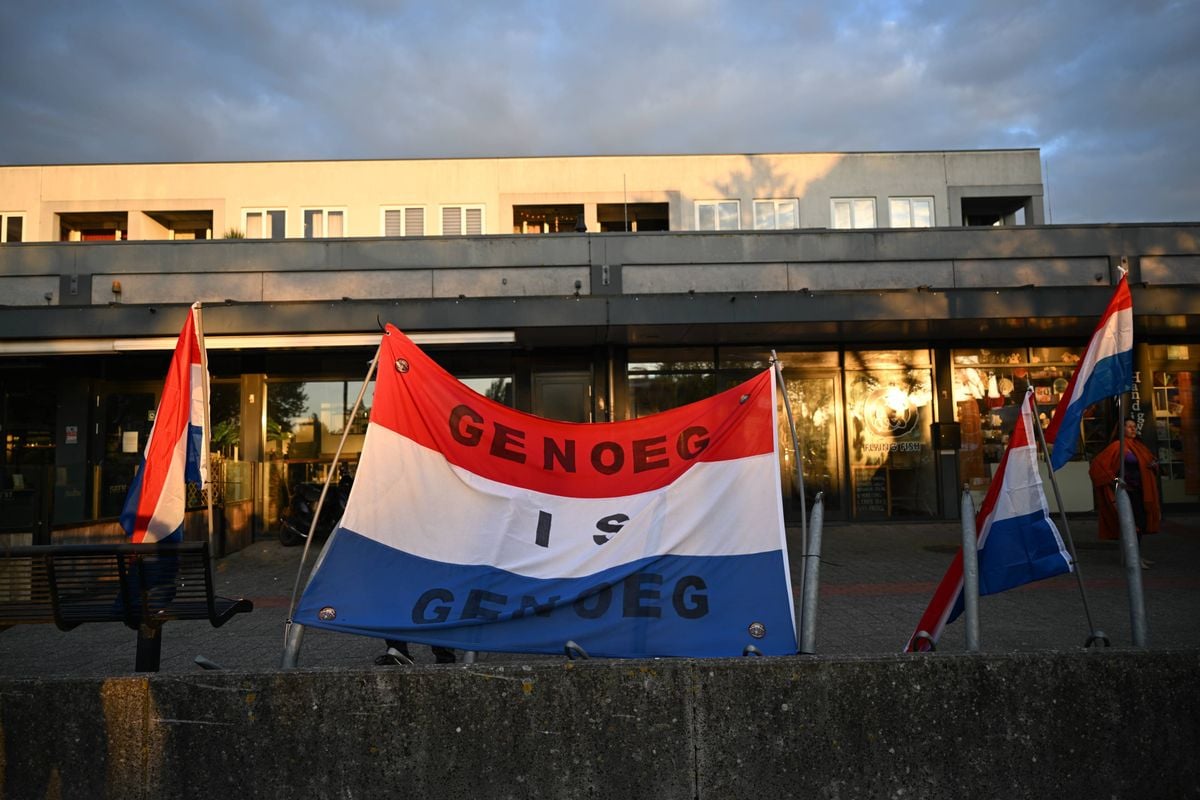 Opeens kan het wel: Uithoorn hangt razendsnel camera's op om AZC-tegenstanders te bespieden.