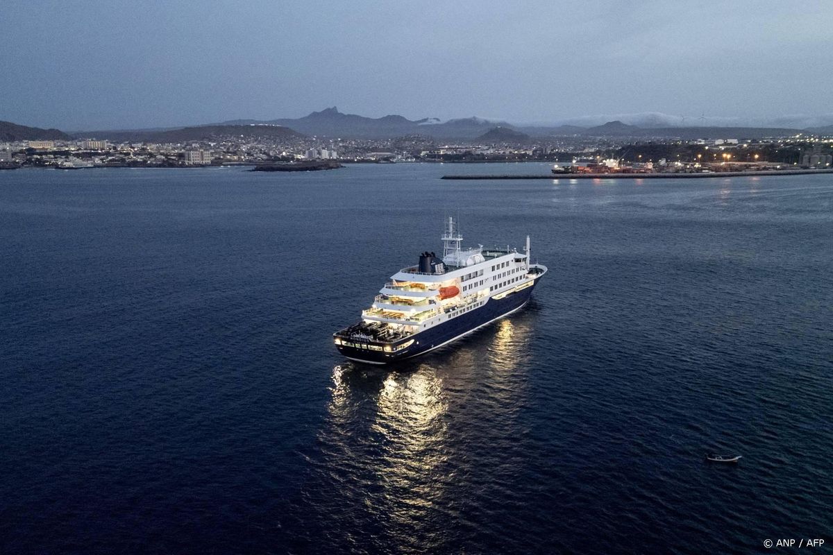 Opvarenden Hondius na aankomst Tenerife door naar hun thuisland.