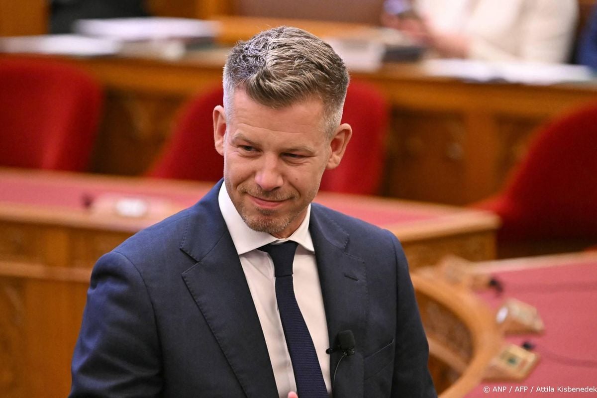 Péter Magyar begint als premier van Hongarije.