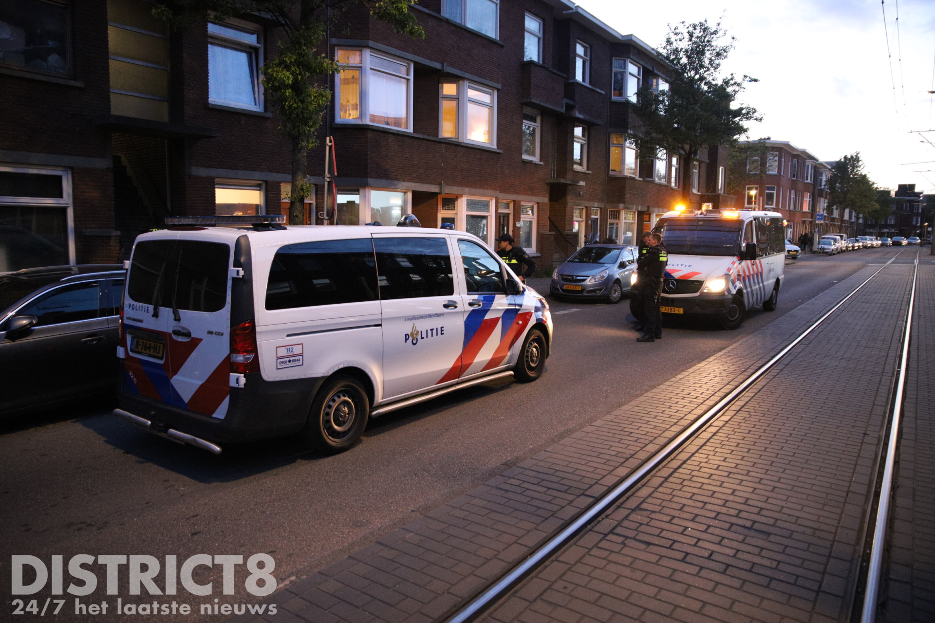 Politie rukt groot uit na bedreiging met mes Oudemansstraat Den Haag
