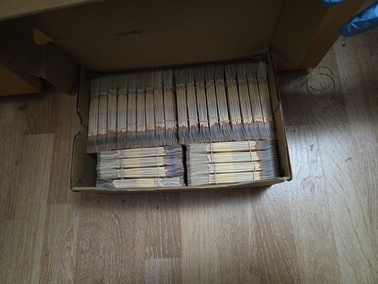 Politie vindt 340.000 euro en drugs na aanhouding in parkje