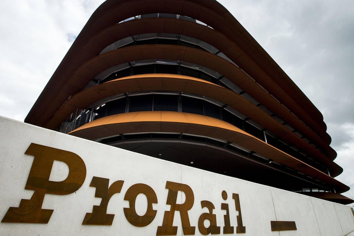 ProRail krijgt boete van 2,75 miljoen vanwege te veel storingen.