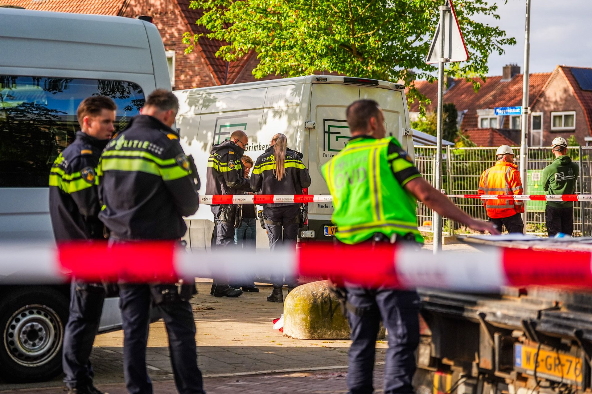 Scooterrijder botst tegen kraan en raakt zwaargewond