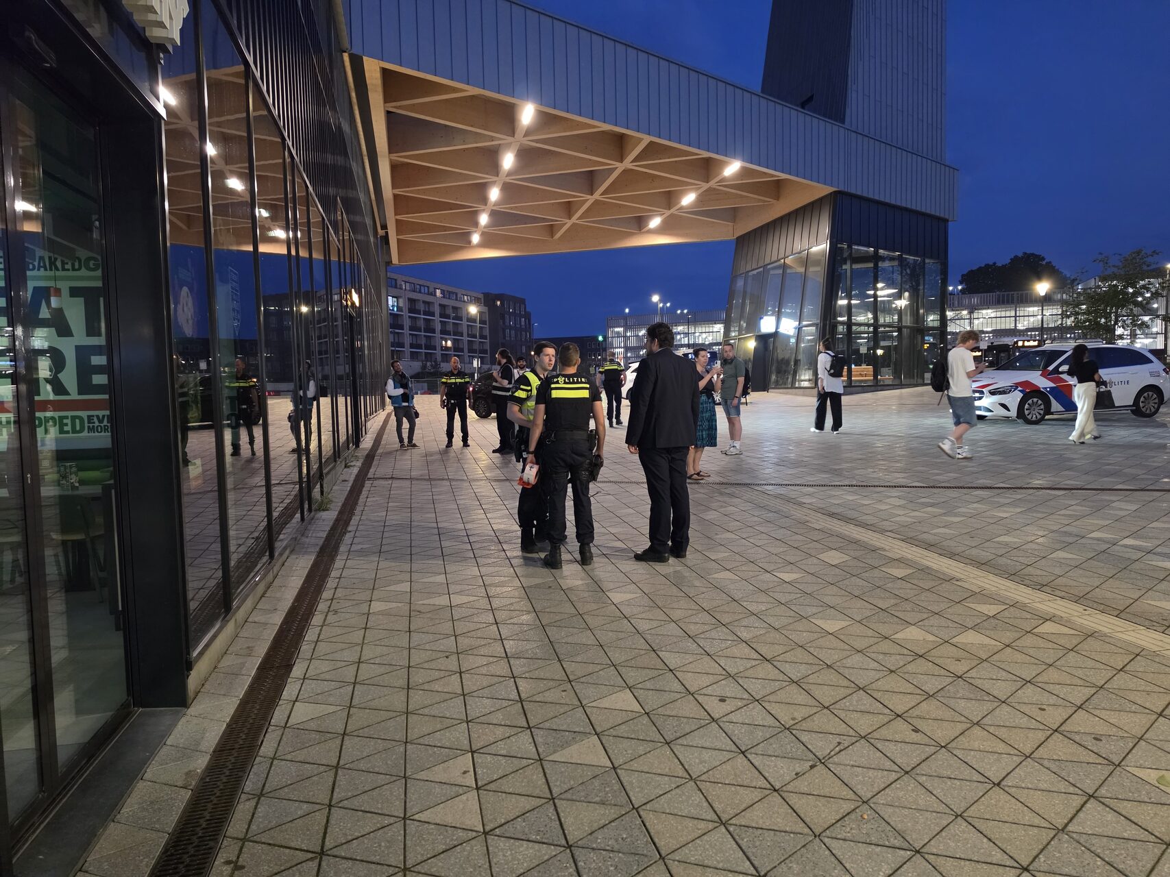 Station afgesloten na vondst verdachte koffers in Ede