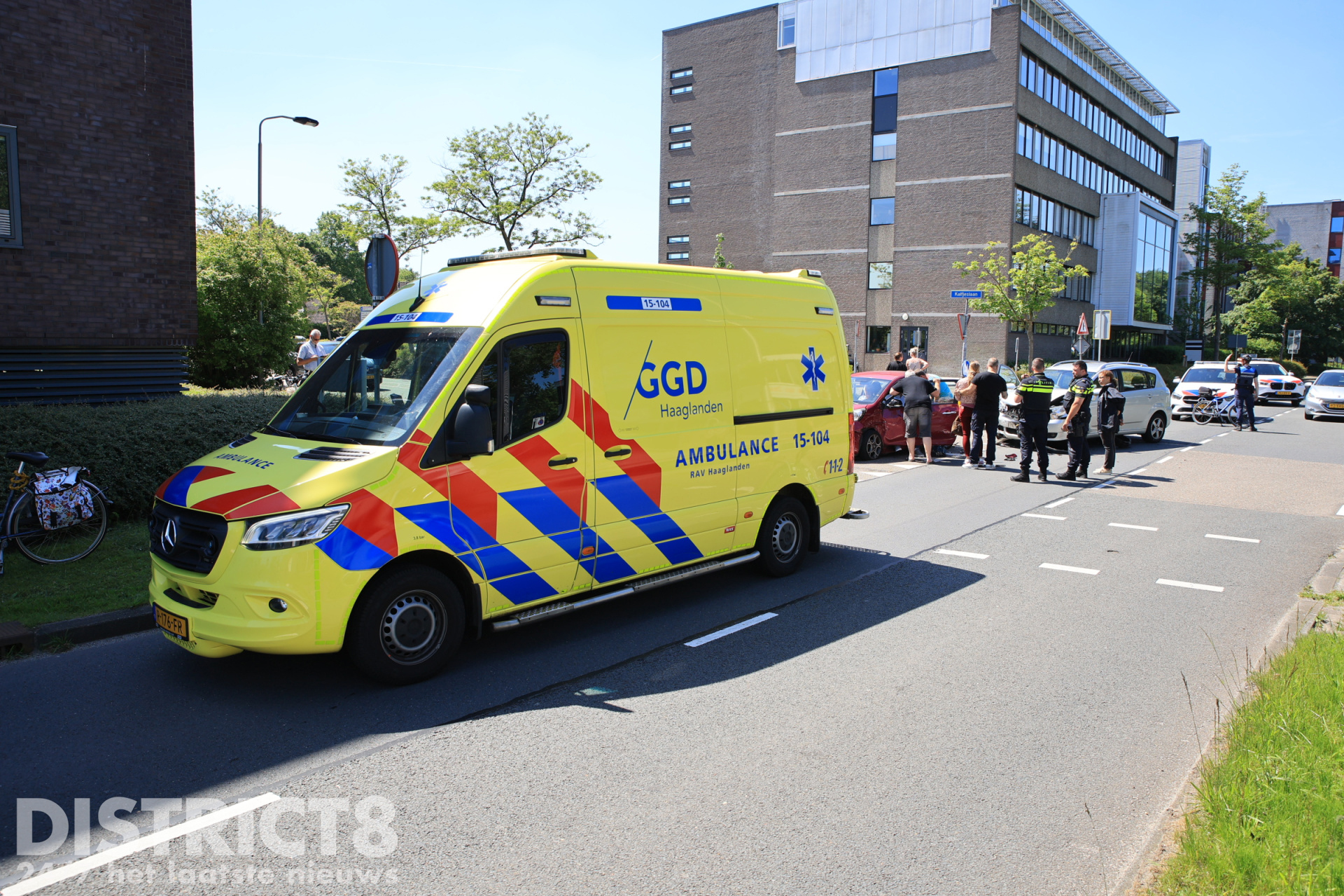 Twee voertuigen flink beschadigd na aanrijding Tanthofdreef Delft