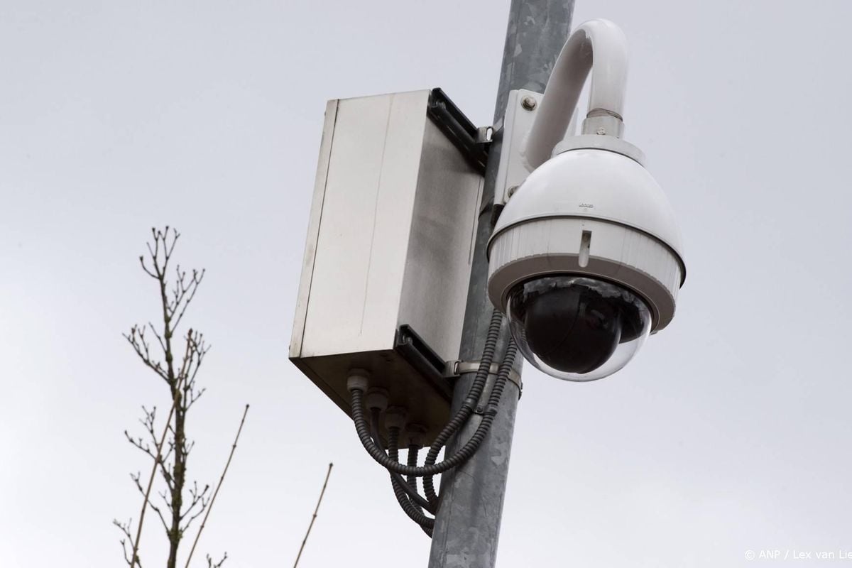 Uithoorn plaatst tijdelijk camera's in straat waar azc moet komen.