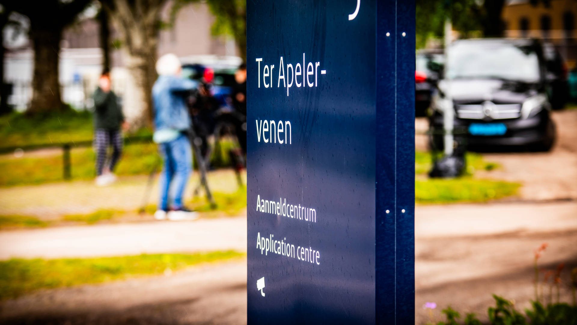 UPDATE: Rode Kruis deelt eten en dekens uit bij aanmeldcentrum