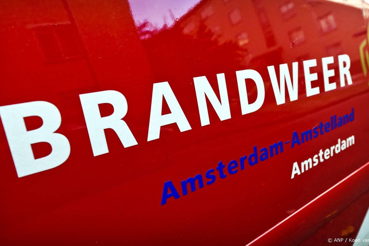 Veel rook bij brand in Westelijk Havengebied Amsterdam.
