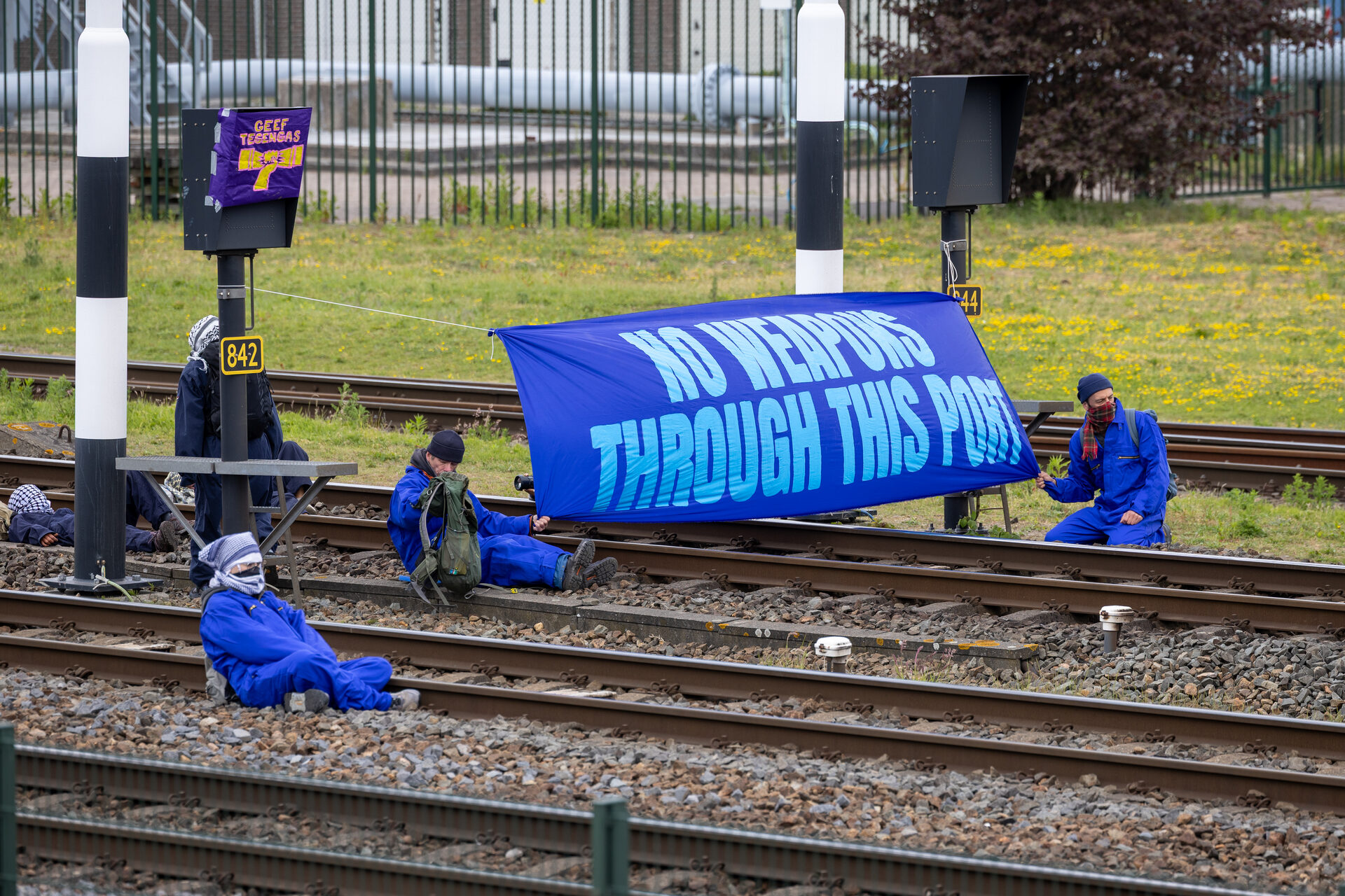 Voor vierde dag op rij spoorblokkade door activisten - 112 Nederland