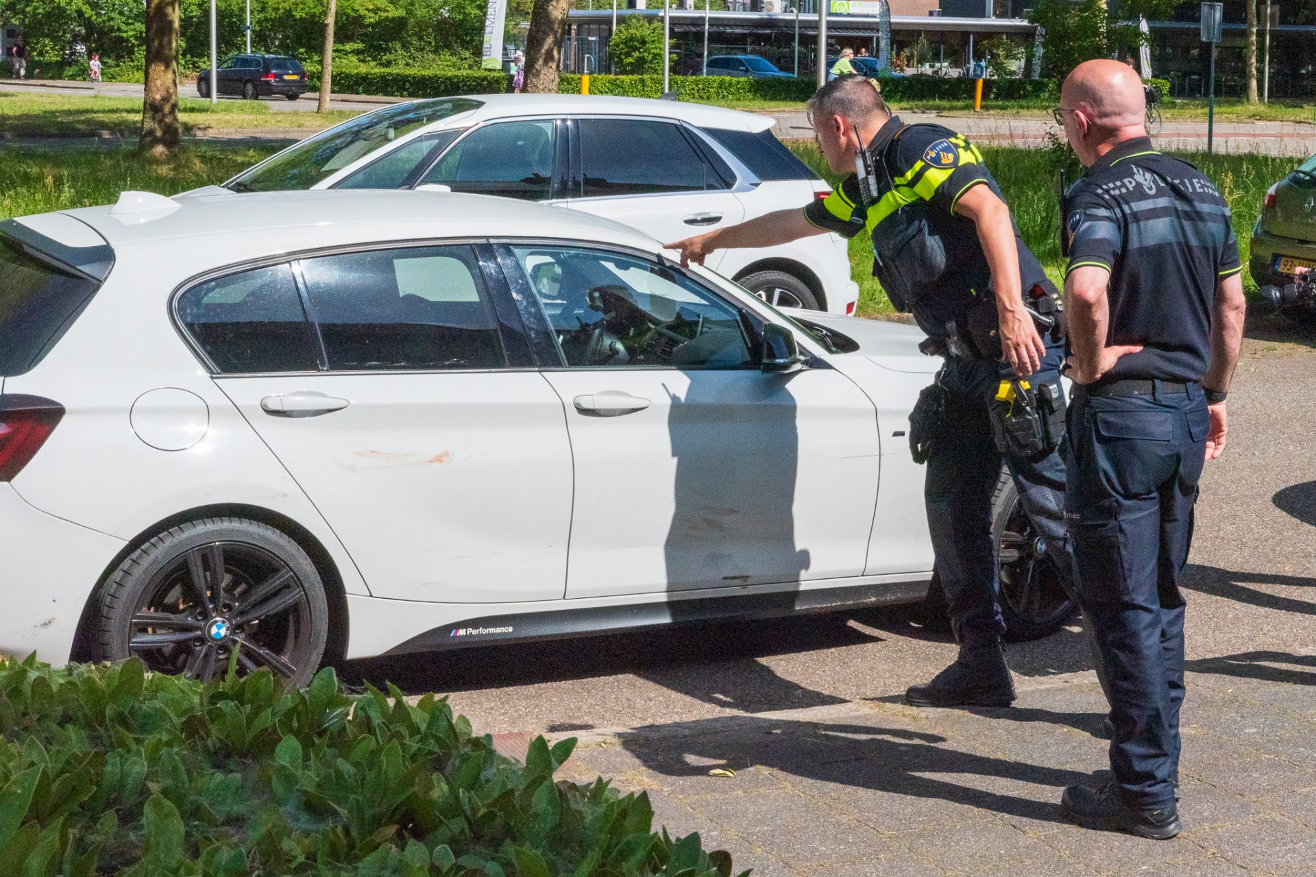 Vrouw ernstig gewond na botsing tussen elektrische fiets en auto