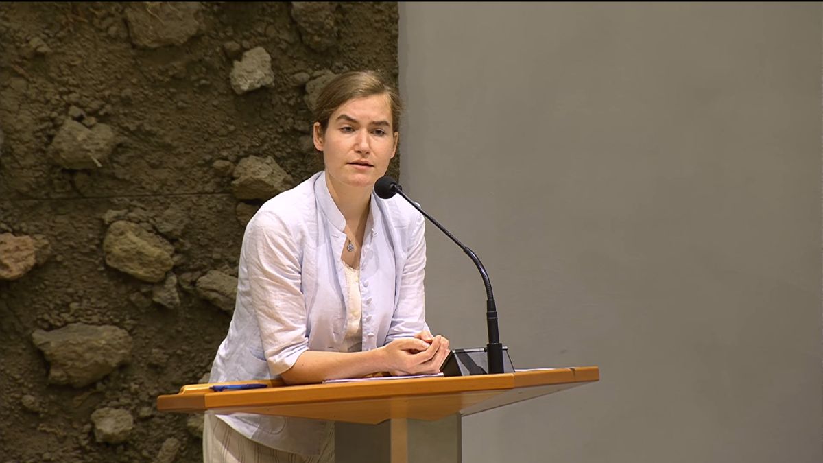 VVD-Kamervoorzitter oogst felle kritiek nadat hij Lidewij de Vos keihard aanpakt: ‘Ga je schamen’.