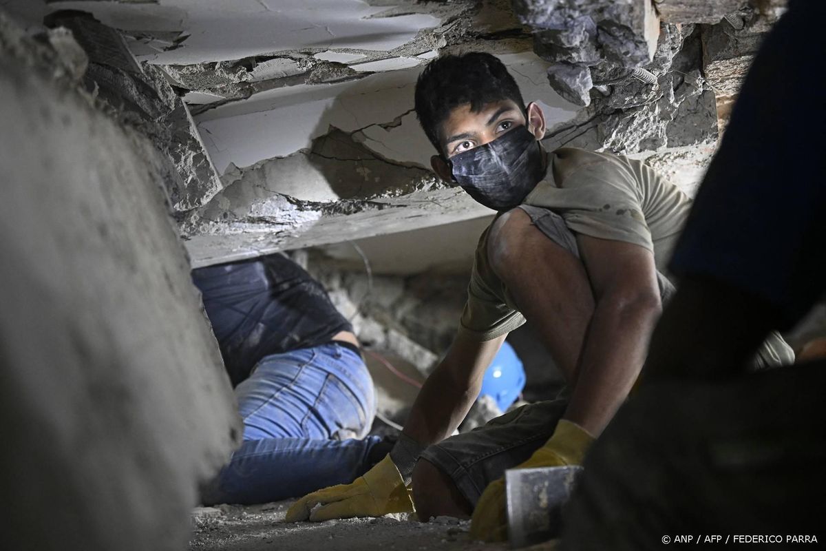 33 mensen gered na aardbevingen Venezuela, nog veel vermisten.