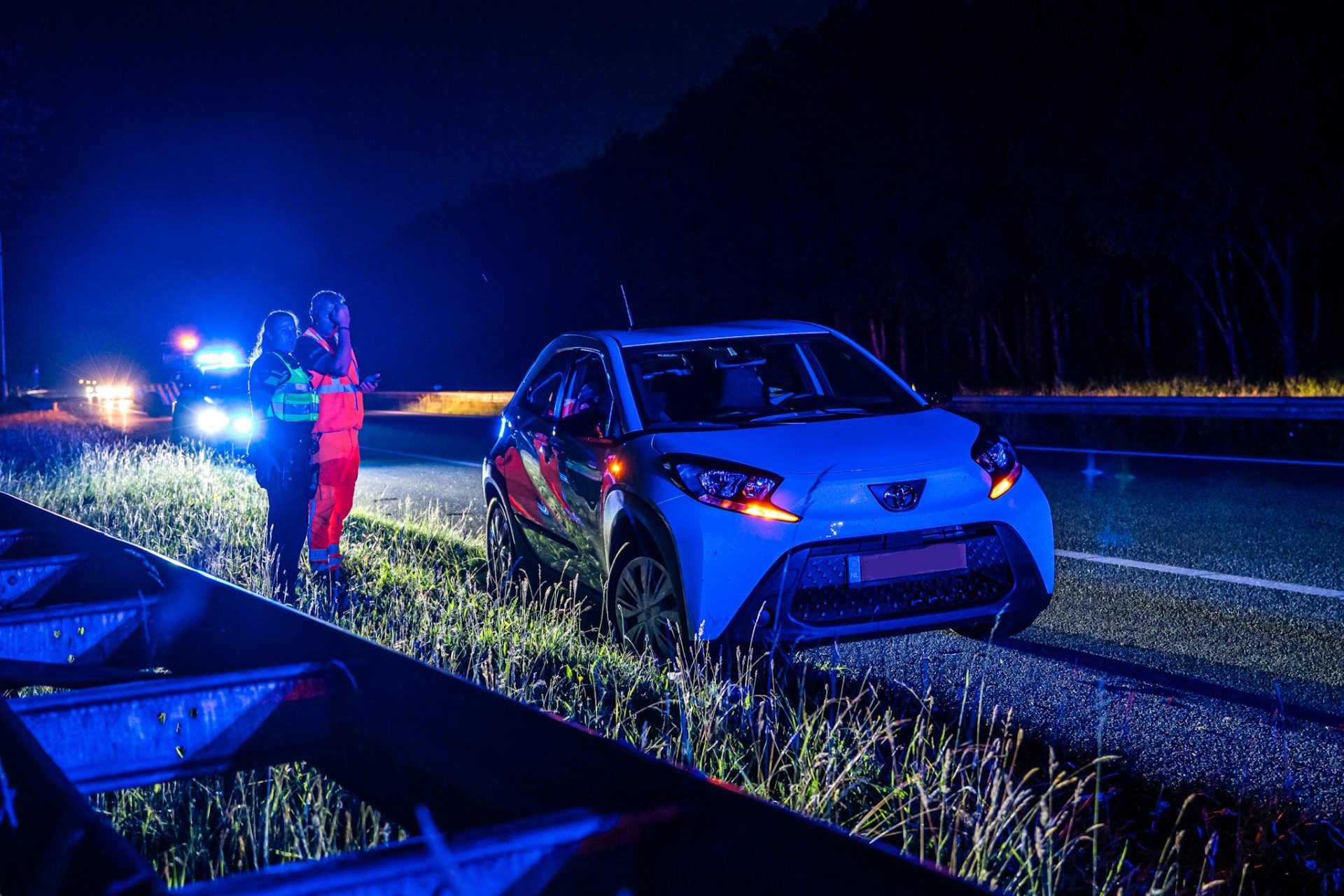 Automobilist veroorzaakt aanrijding en rijdt door
