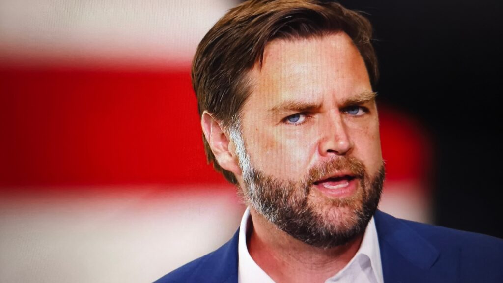Bekijk: JD Vance draait de rollen om en legt hilarisch de leugens van de media bloot.