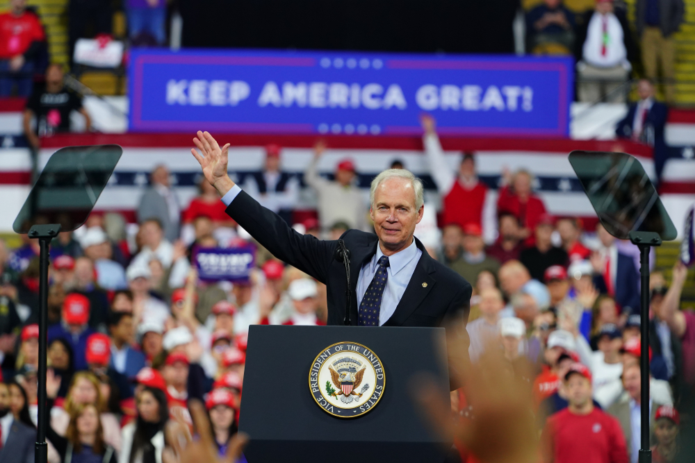 Conservatieve Amerikaanse senator Ron Johnson bekritiseert Fox News RINOs.