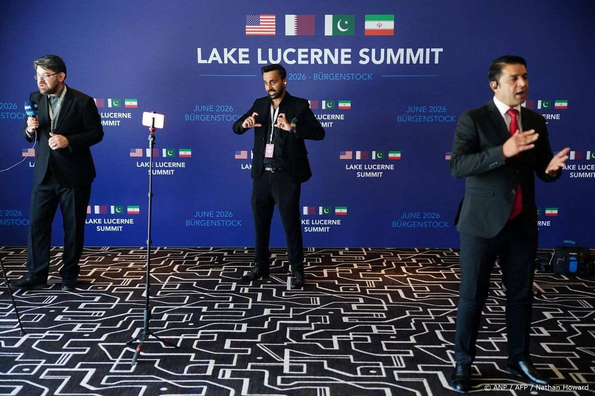 Diplomaat: delegatie Iran blijft in gesprek met VS in Zwitserland.