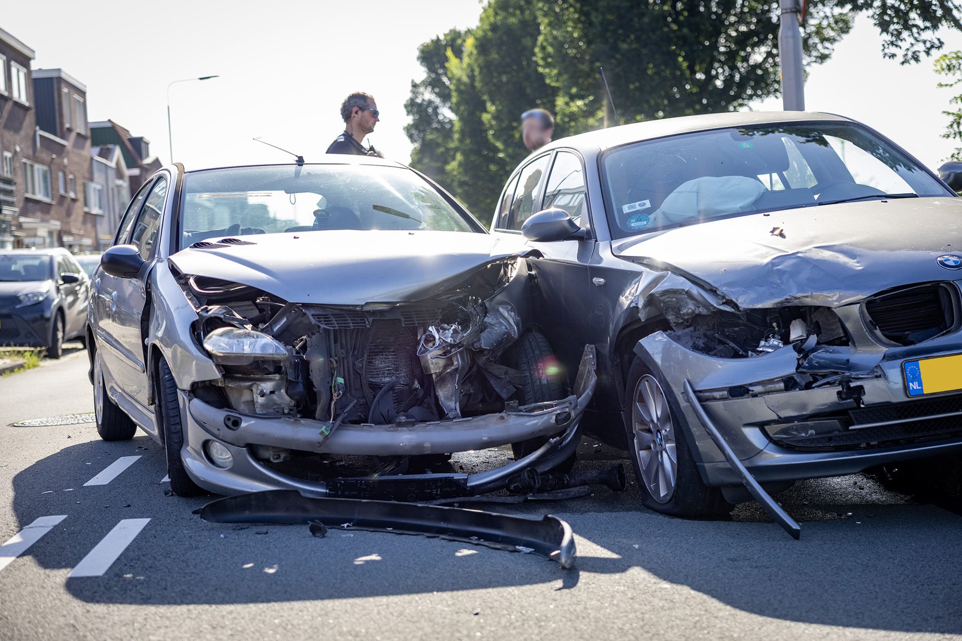 Grote schade bij botsing, bestuurder verdacht van rijden onder invloed