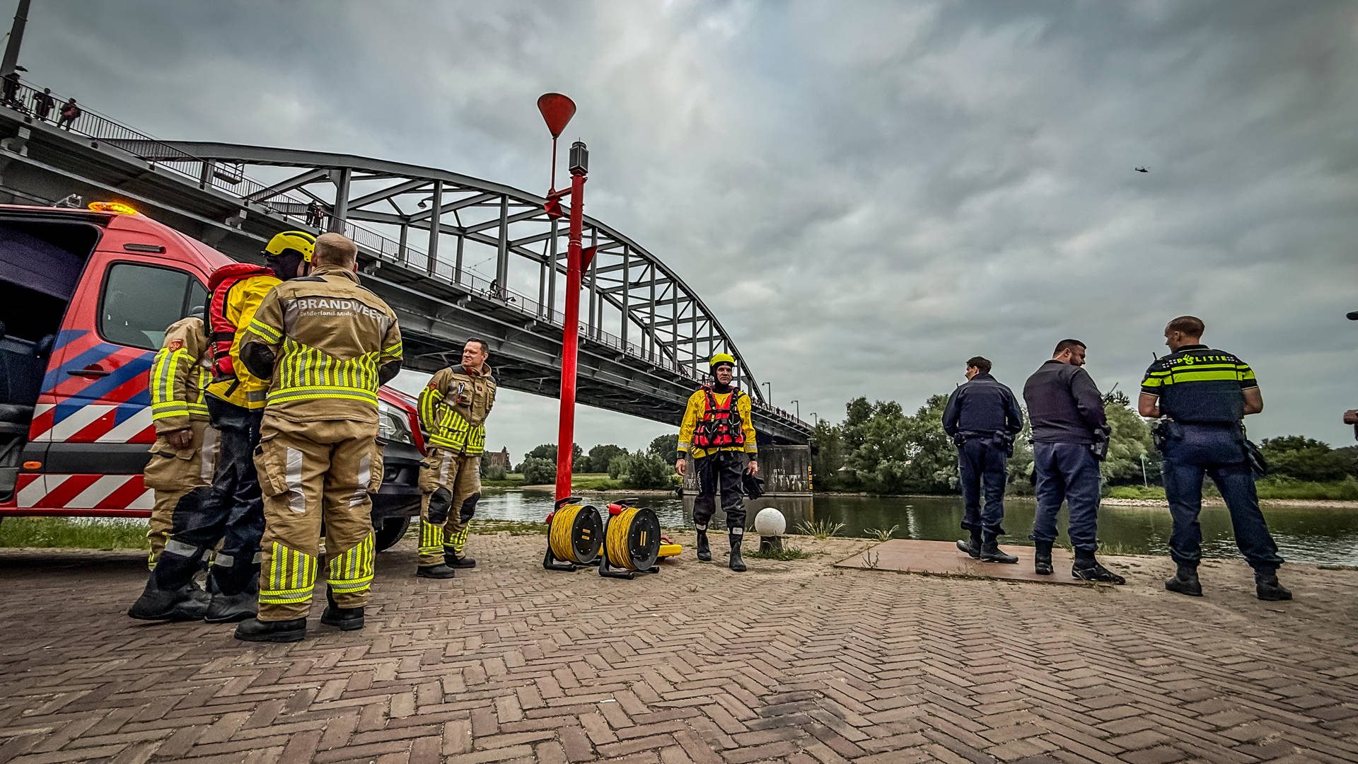Grote zoekactie na melding persoon te water