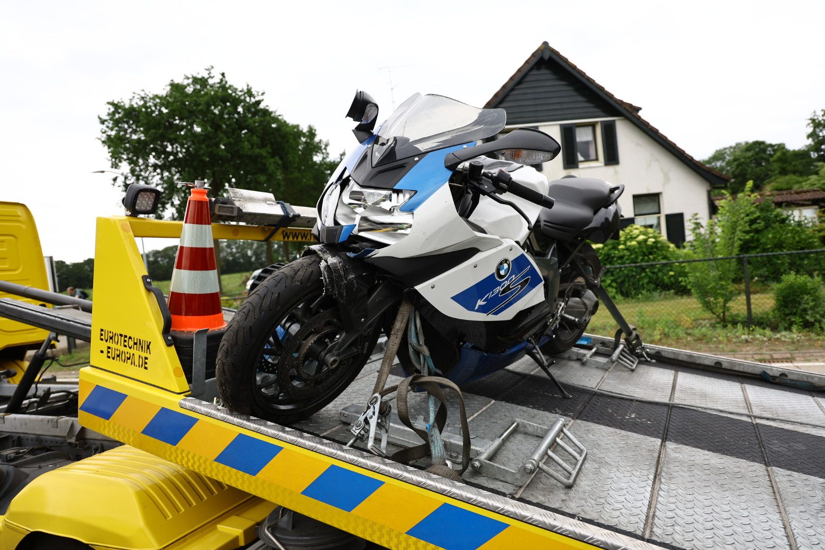 Motorrijder gewond bij kettingbotsing met drie auto’s