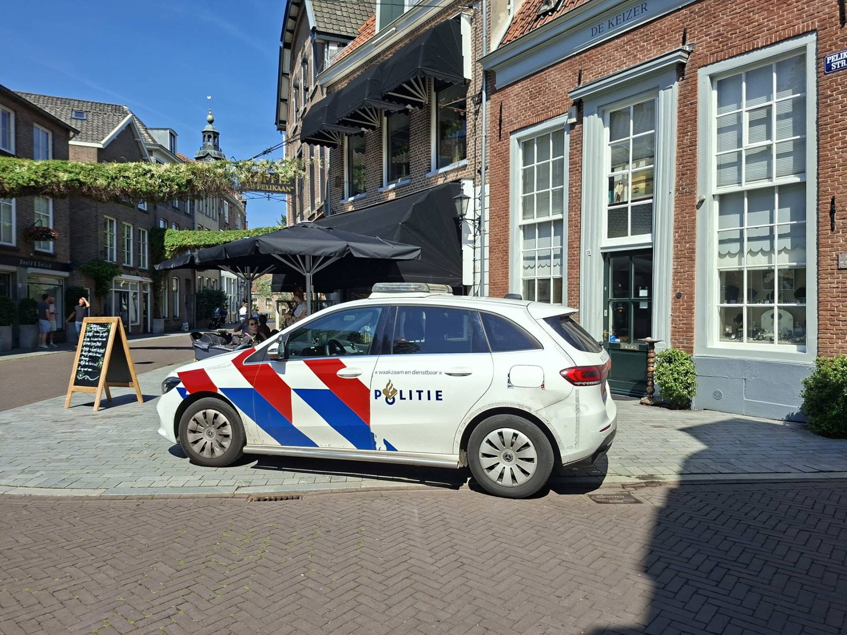 Politie zoekt overvaller na overval op juwelier