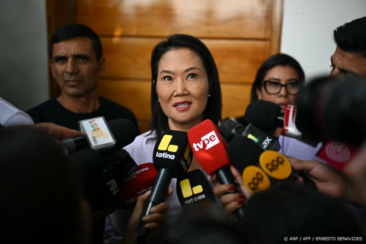 Rechtse Fujimori wint na lange strijd presidentsverkiezingen Peru.