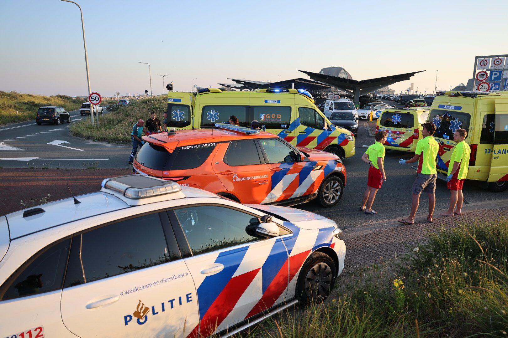 Twee gewonden bij botsing tussen scooter en politiewagen