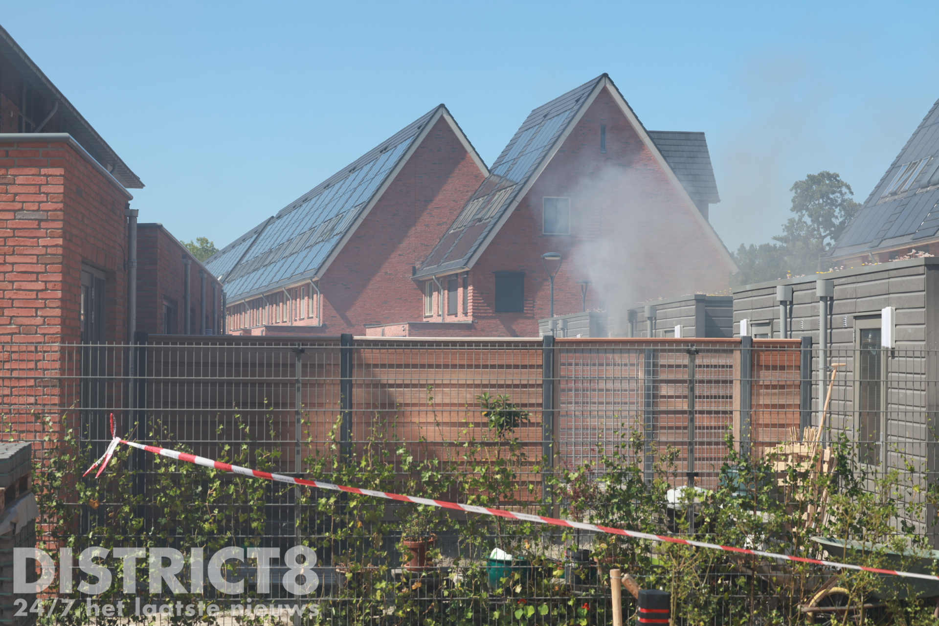 Veel schade en rookontwikkeling bij brand in schuur Berghoefplantsoen Delft