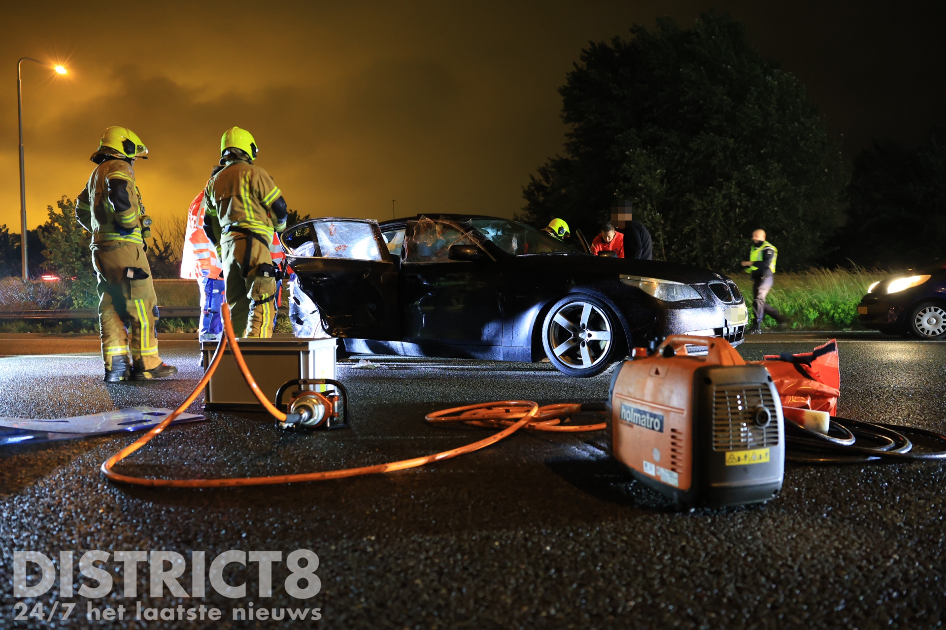Volledige afsluiting snelweg na botsing met meerdere personenauto’s na achtervolging A13 Delft