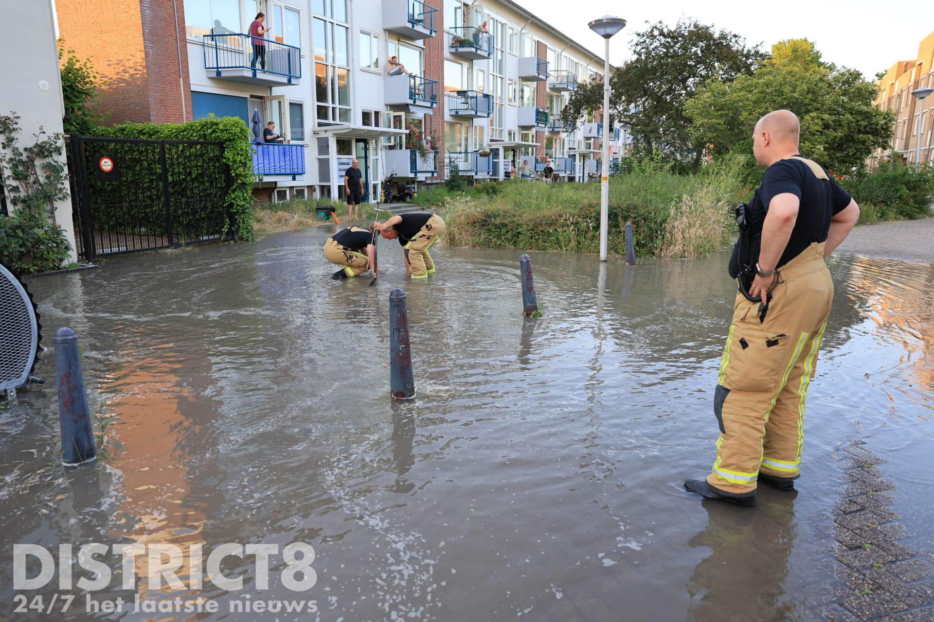 Voor de tweede keer in drie dagen waterleidingbreuk in zelfde straat Oostblok Delft