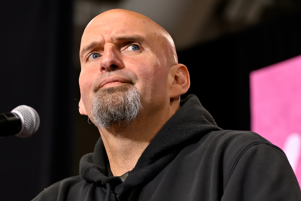 Amerikaanse senator die de Democratische Partij heeft verlaten roept John Fetterman op hetzelfde te doen en zich bij hem aan te sluiten.