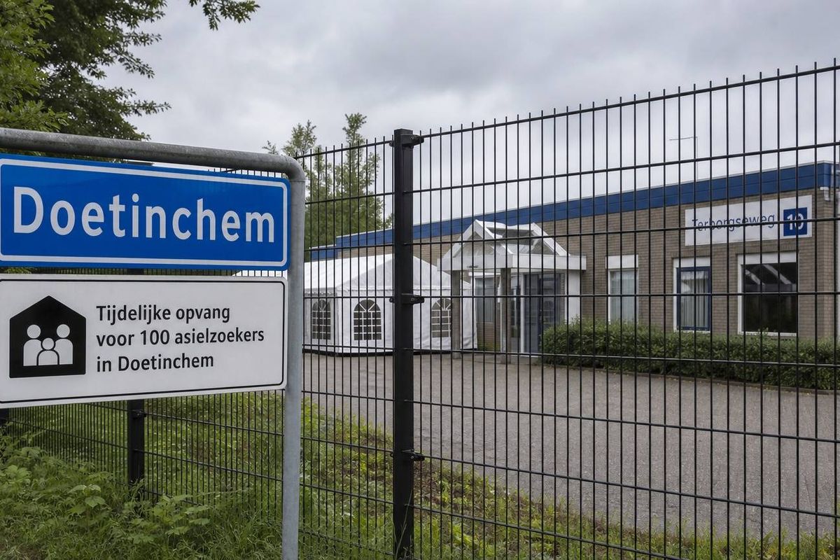 ASIELDWANG DENDERT DOOR: DOETINCHEM OPENT OPVANG VOOR HONDERD ASIELZOEKERS.