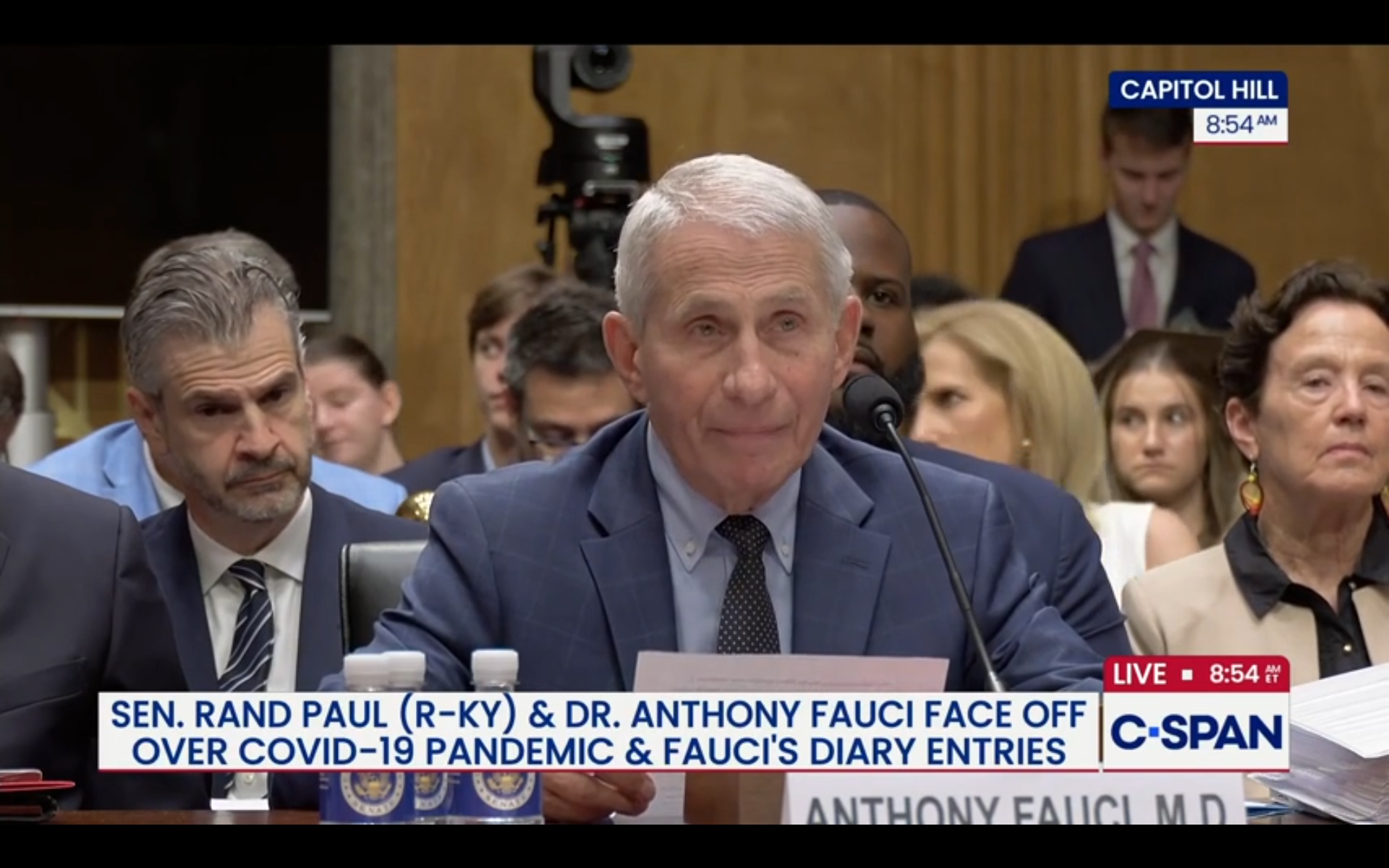 BEKIJK: Fauci raakt volledig in paniek wanneer aangesproken door Rand Paul