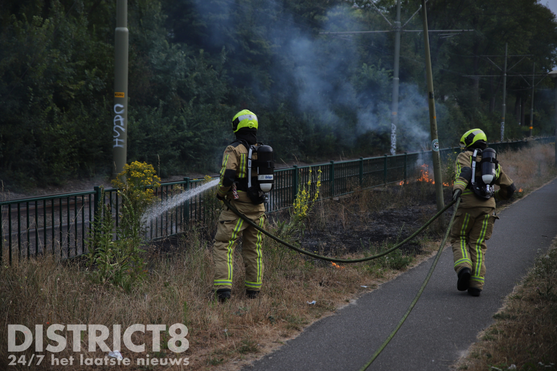 Bermbrand langs tramspoor Melis Stokelaan Den Haag