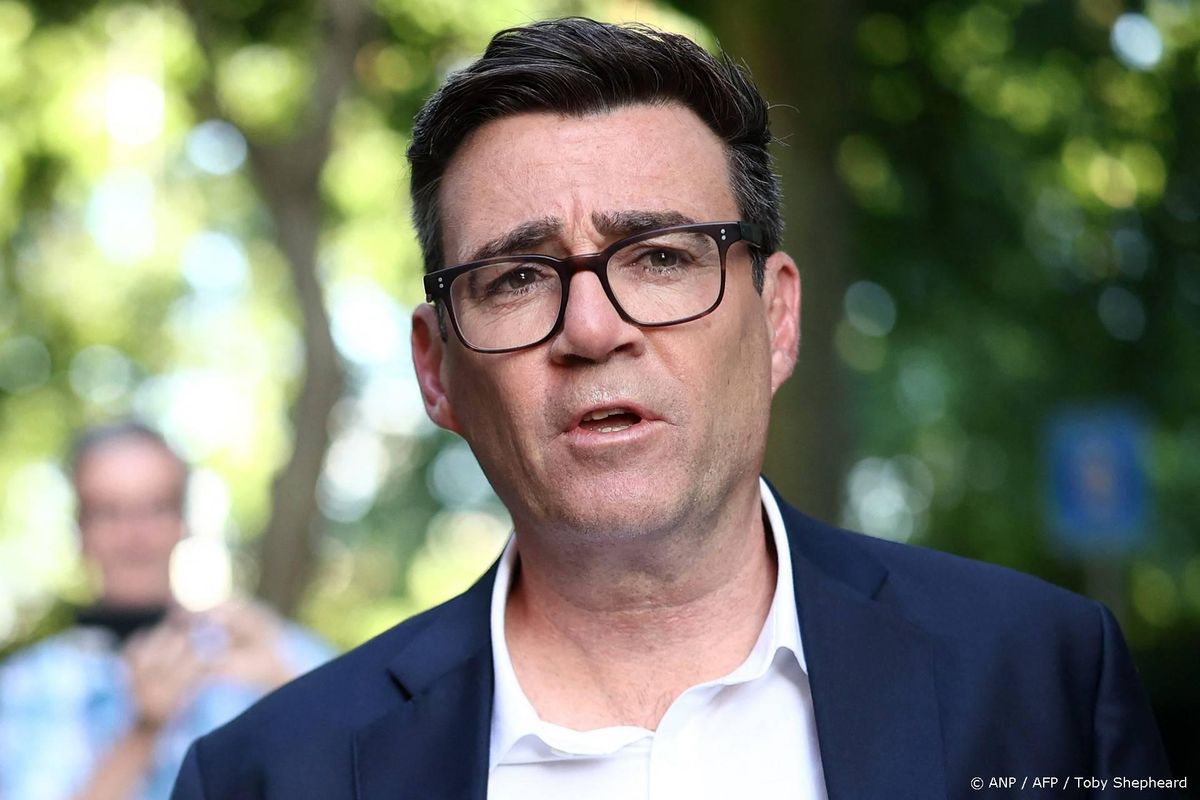 Burnham stevent af op leiderschap Labour en premierschap.
