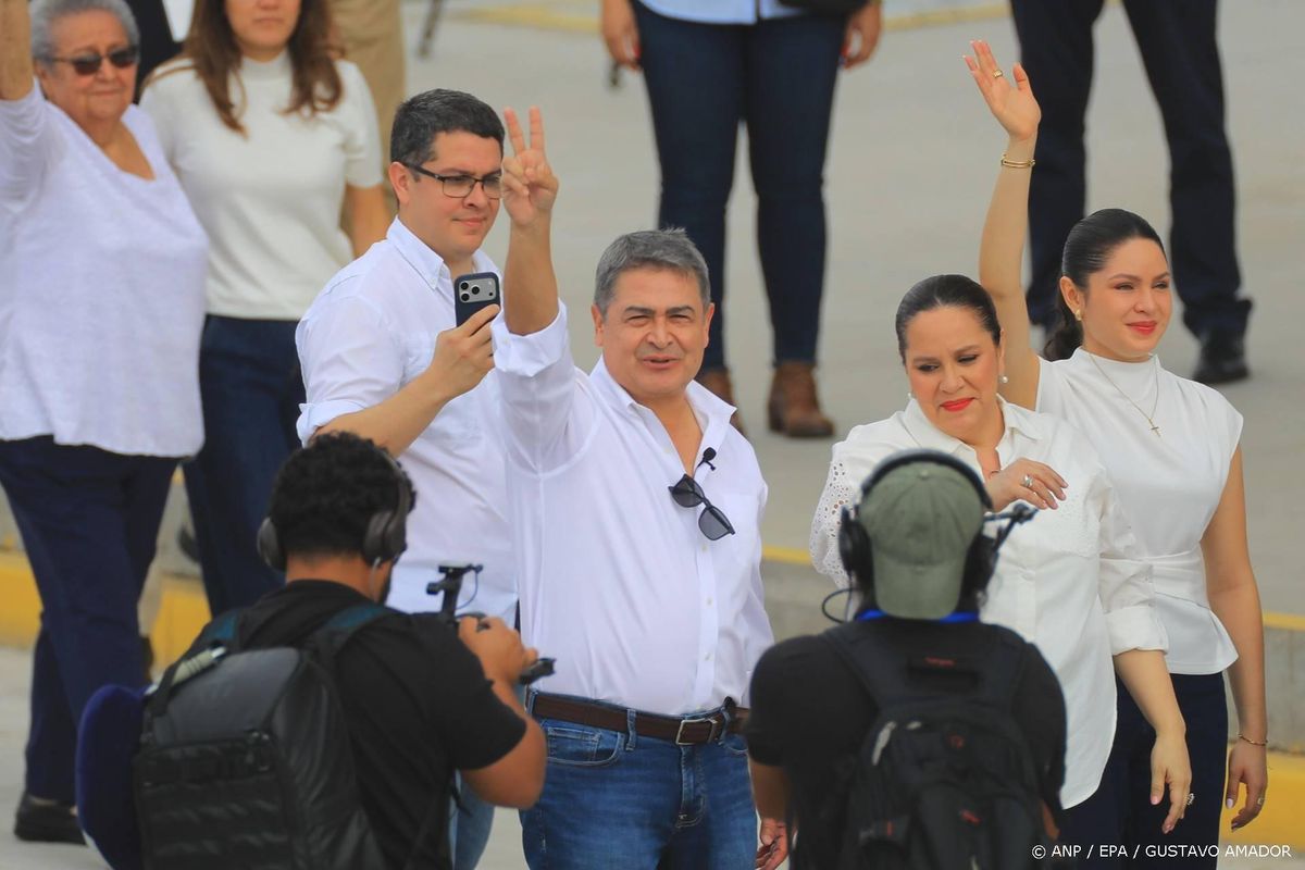 Oud-president Hernández weer in Honduras na gratie Trump.