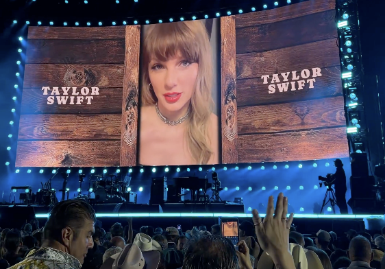 Taylor Swift vernederd door boegeroep tijdens Alan Jackson concert [BEKIJK VIDEO] - The American Tribune.com