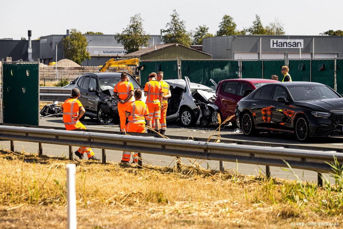 A59 naar Den Bosch weer open na urenlange afsluiting door ongeval.