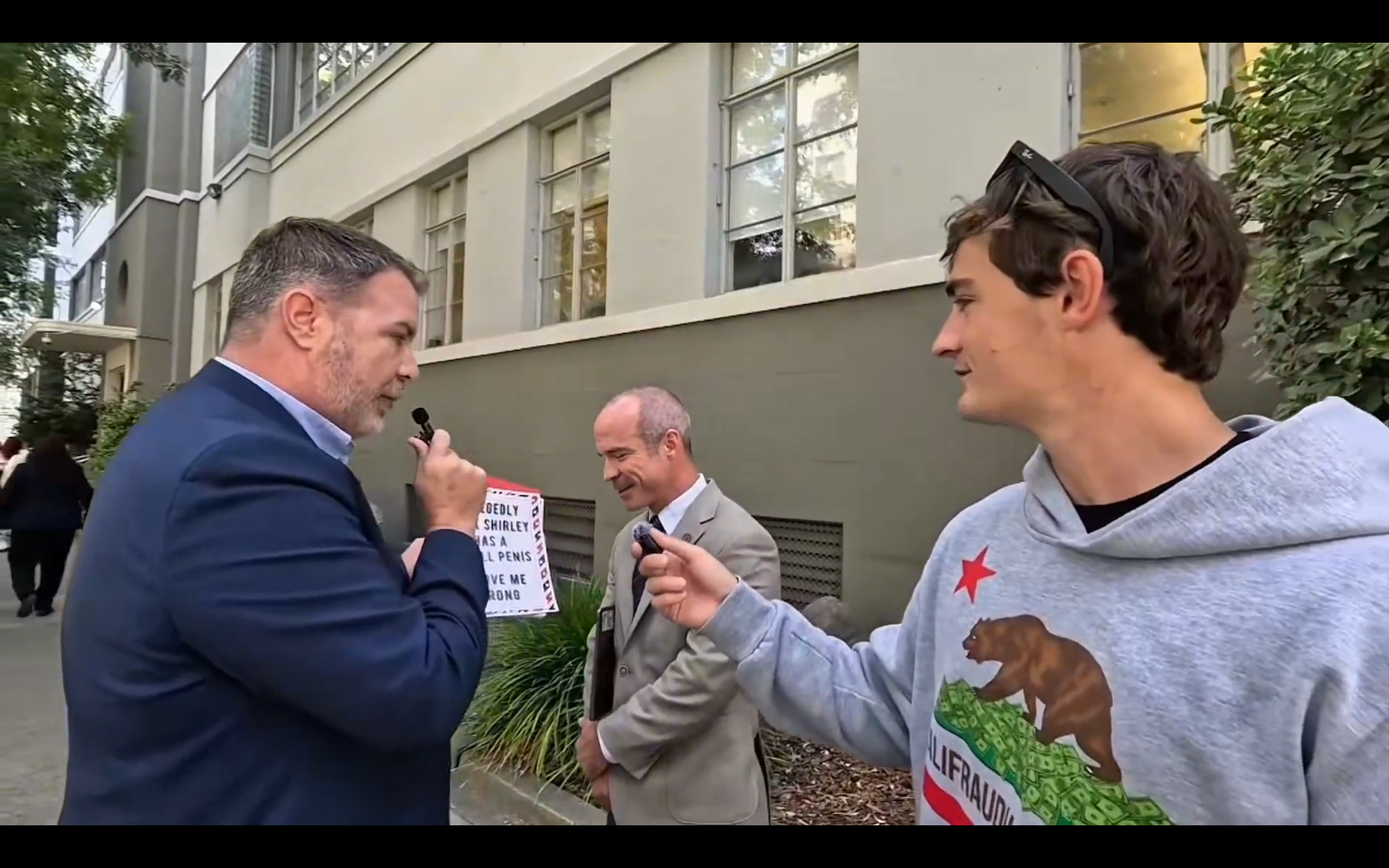 Bekijk: Grof publiek probeert Nick Shirley openbaar te schande te maken, wordt recht in zijn gezicht aangepakt - The American Tribune.com