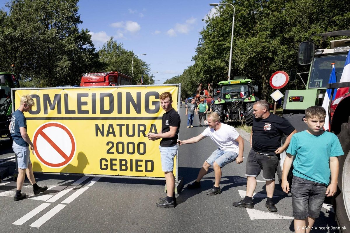 Boeren blokkeren N35 tussen Wierden en Nijverdal.