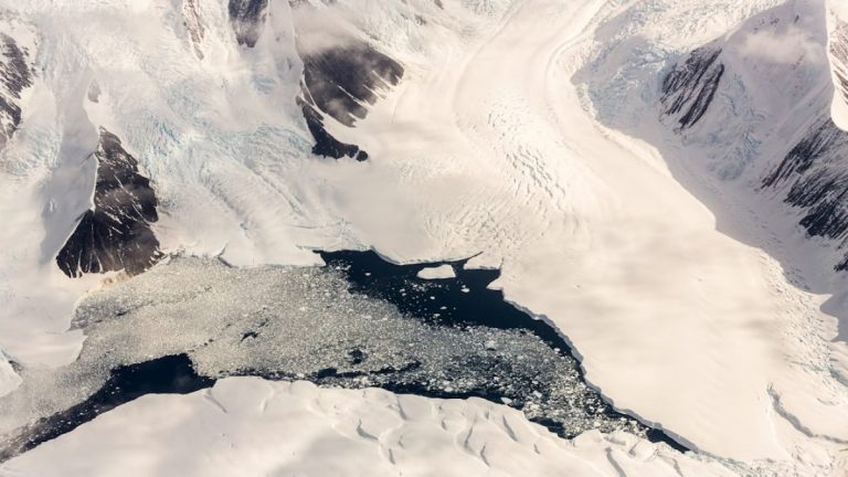 De kaart die niet kon bestaan: wie kende Antarctica vóór de officiële ontdekking?.
