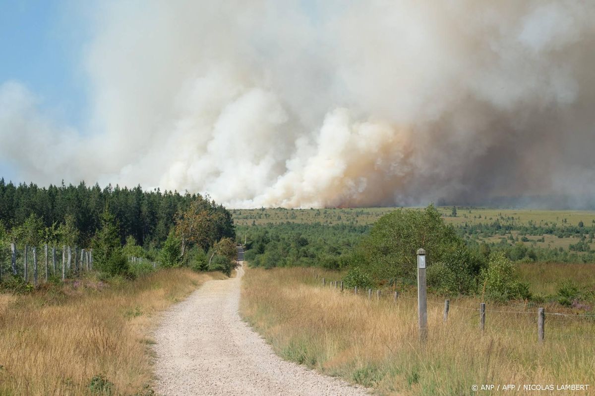Evacuaties rond Belgisch natuurgebied Hoge Venen om natuurbrand.