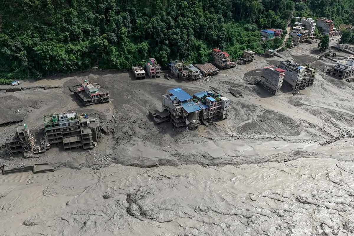 Instorting van gletsjer veroorzaakte overstromingen in Nepal.