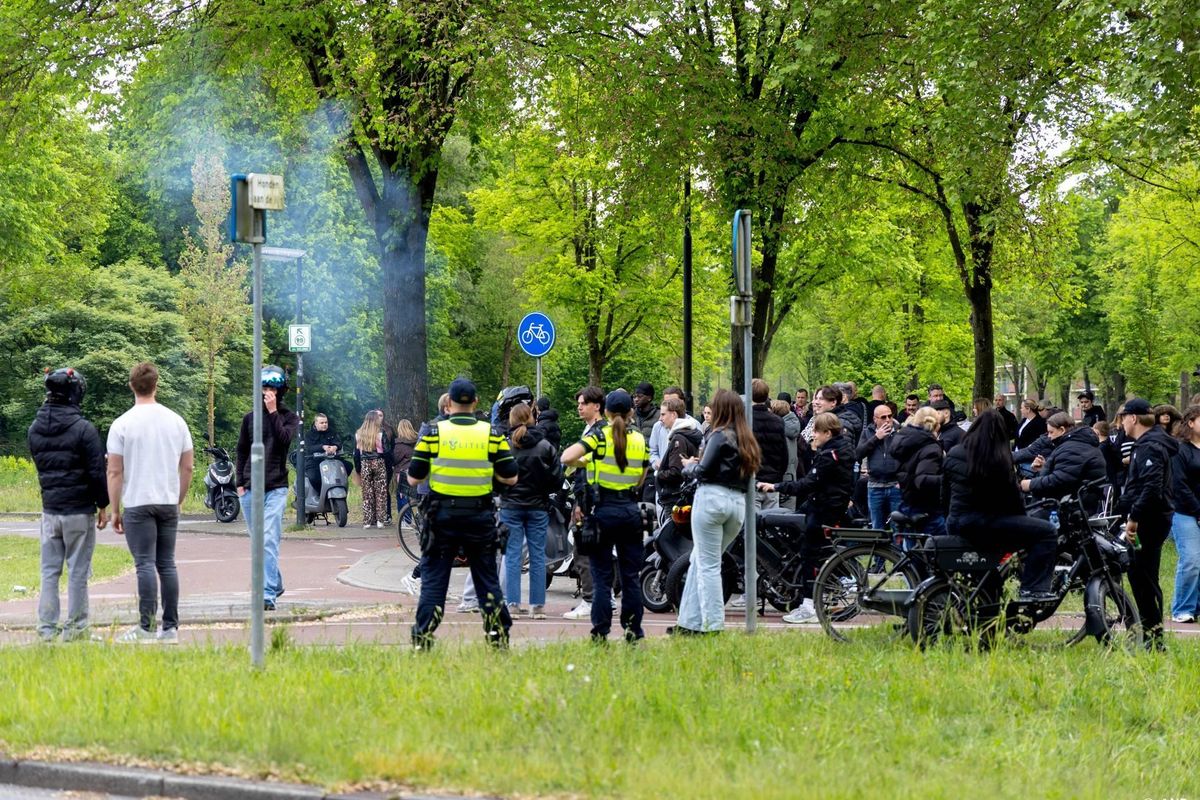 Meer arrestaties om bedreigen politie rond asielprotest Apeldoorn.