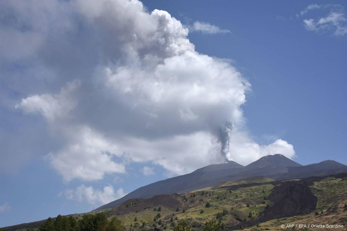 Vliegverkeer Sicilië opnieuw verstoord door vulkaan Etna.
