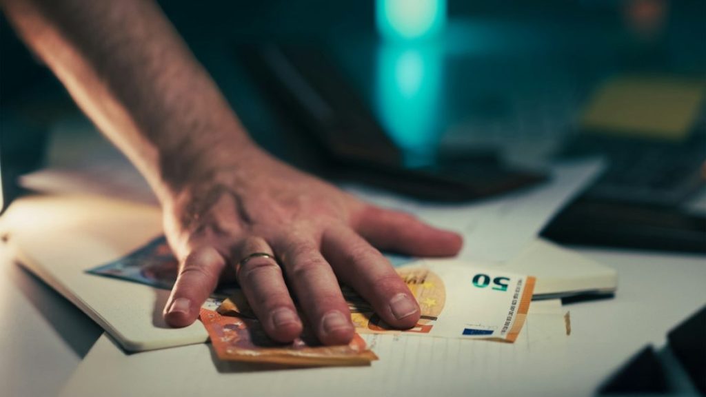 1,1 miljard extra voor ‘ontwikkelingshulp’: Terwijl Nederland wordt uitgeknepen, stroomt het belastinggeld naar buitenlandse NGO’s.