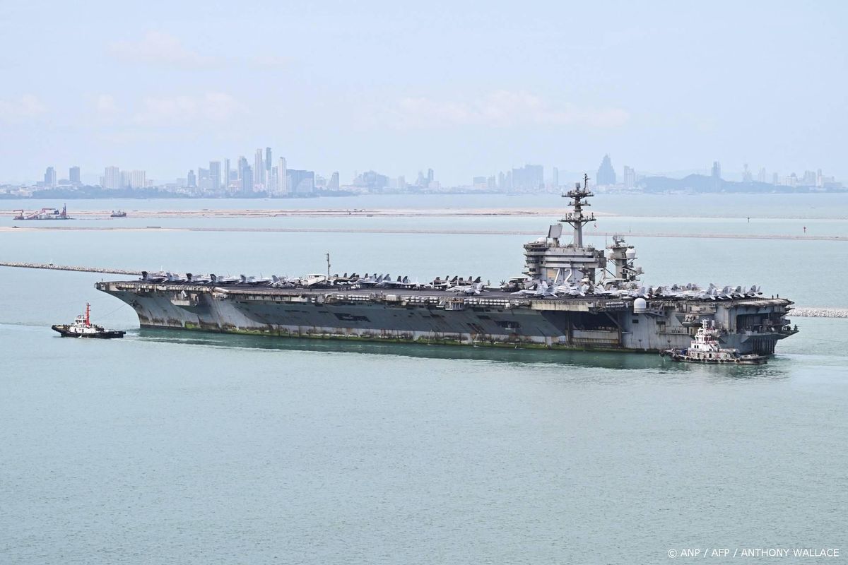Amerikaans vliegdekschip Abraham Lincoln aangekomen in Thailand.