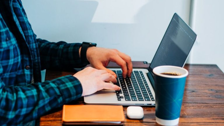 De Tweede Kamer zei nee. Toch komt het systeem er: zo wordt digitale controle ingevoerd.